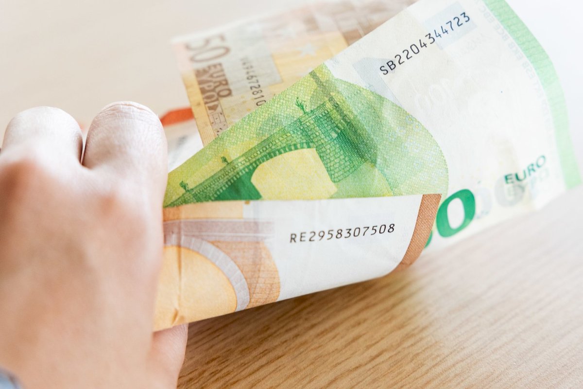 Po tarptautinio tyrimo – grąžinti pavogti pinigai degalinės darbuotojai