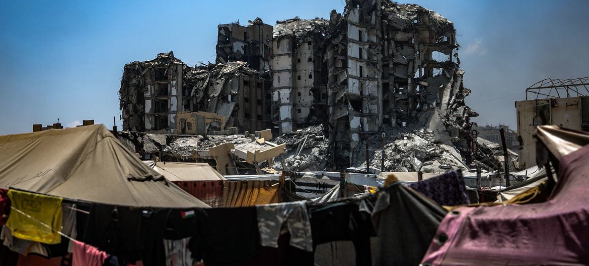 „Gaza“ sveikatos sistema „katastrofiška“, nes ligoninės priblokštos ir baigėsi vaistai, kurie perspėja – pasaulinės problemos