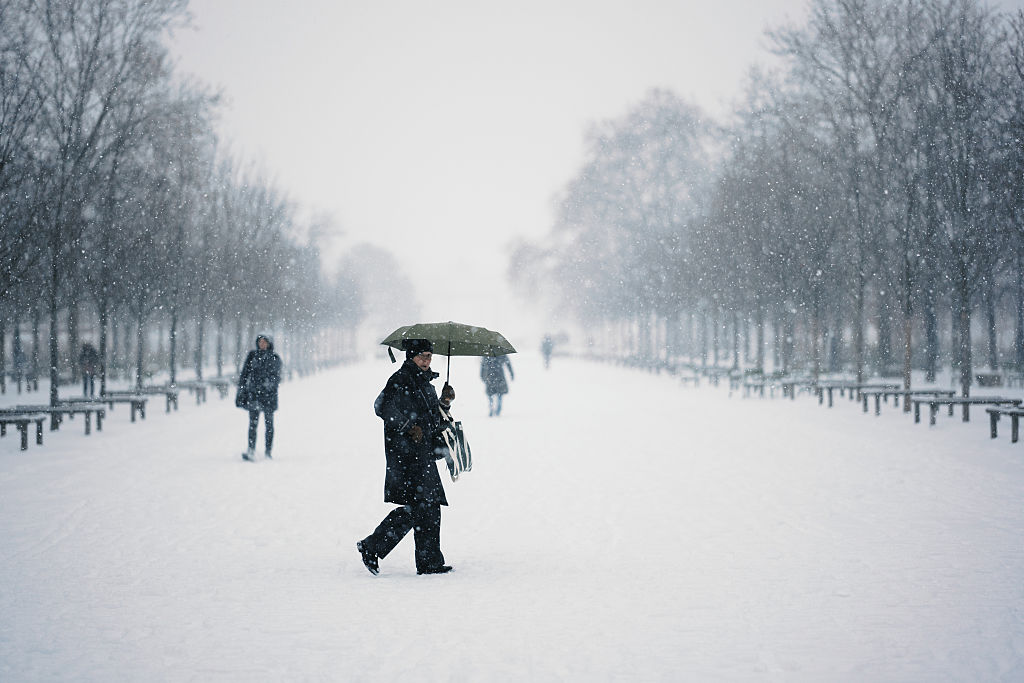 Nauja JK mirtis po audrų, 100 000 prancūzų namų be elektros