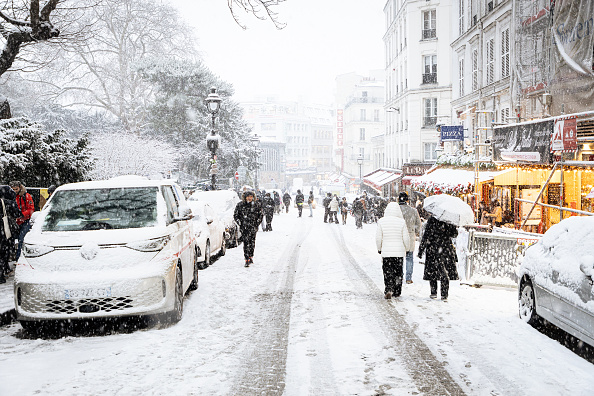 Tęsiant mirtinam šalčiui, Europa susiduria su transporto chaosu