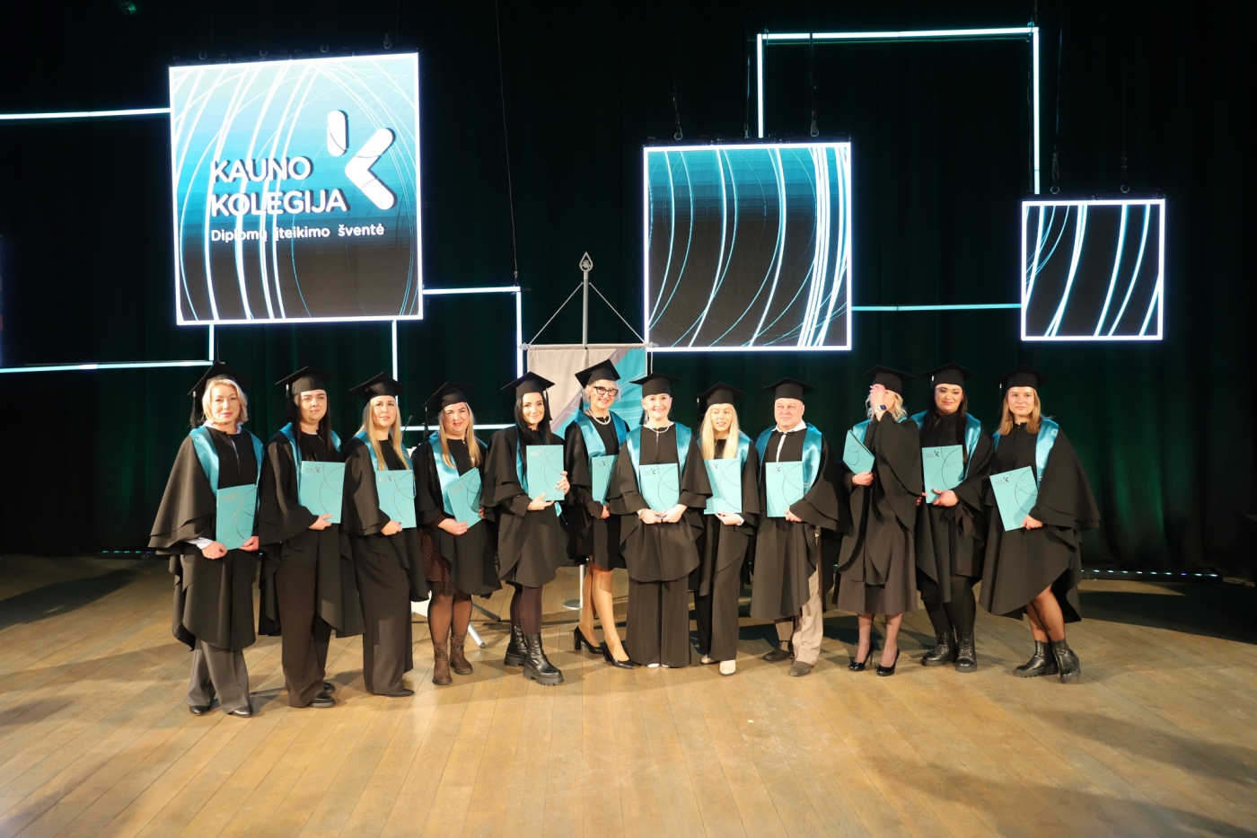 Kauno kolegijos Alytaus fakulteto Bendrosios praktikos slaugos studijų programos absolventams įteikti profesinio bakalauro diplomai