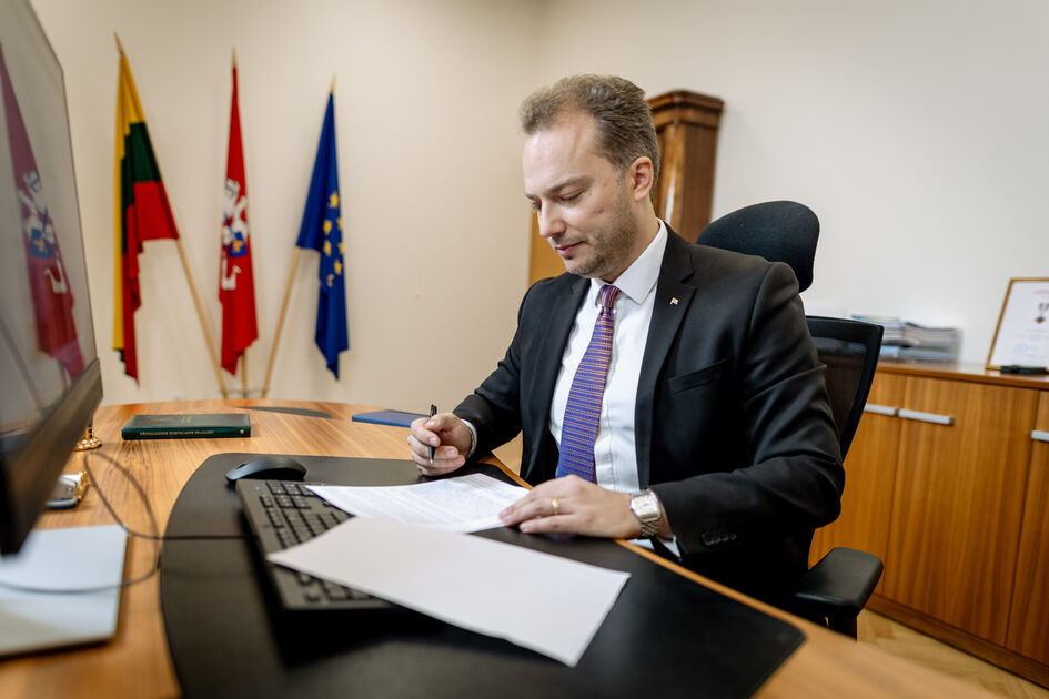 Susisiekimo ministras Juras Taminskas teikia įrodymus dėl vykdomos hibridinės atakos prieš Lietuvą