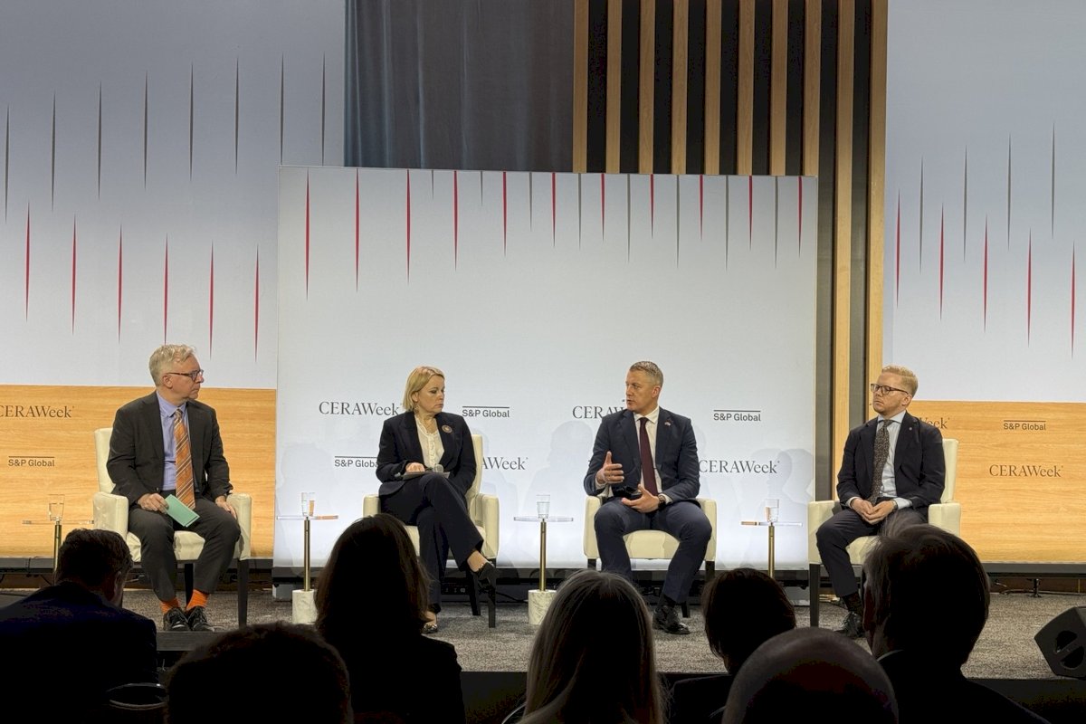 CERAWeek Hiustone: dėmesys SGD tiekimui ir Ukrainos paramai