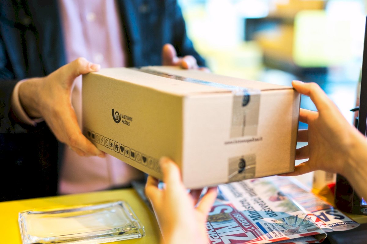 Ministras J. Taminskas apie rekordinį siuntų kiekį: „Modernios pašto paslaugos būtinos kiekvienam“