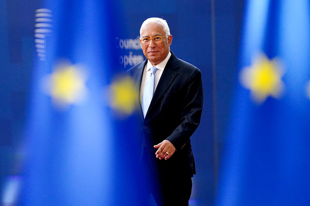 ES vadovas sako, kad taikymasis į civilinę infrastruktūrą yra „neteisėtas“