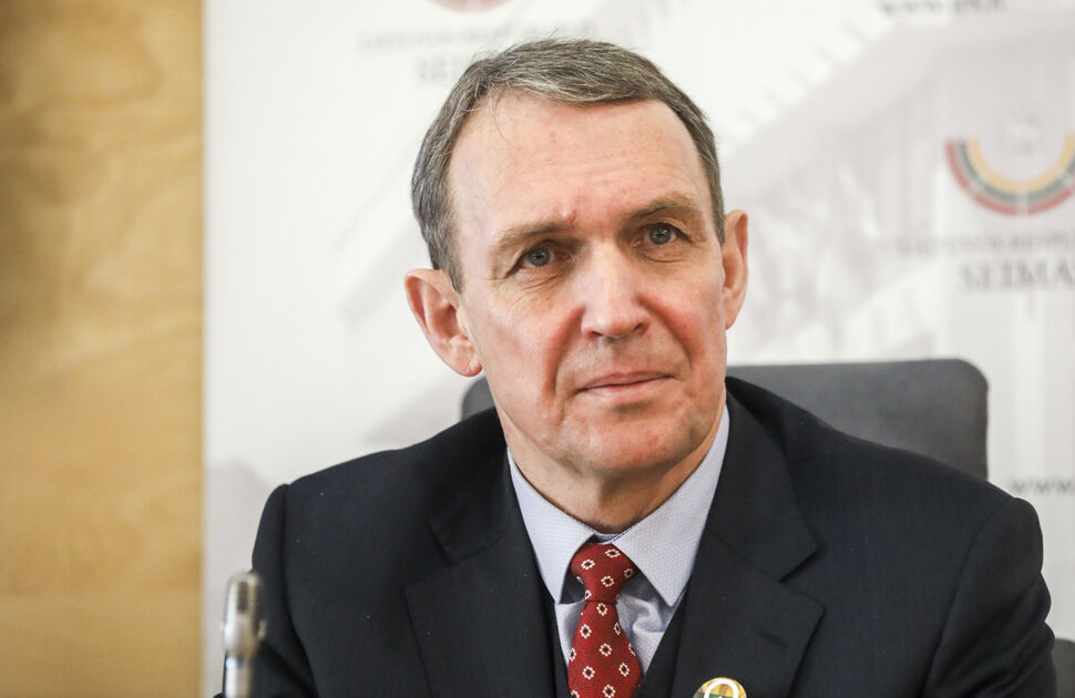 Premjerė sveikina filosofą Arvydą Juozaitį su jubiliejumi