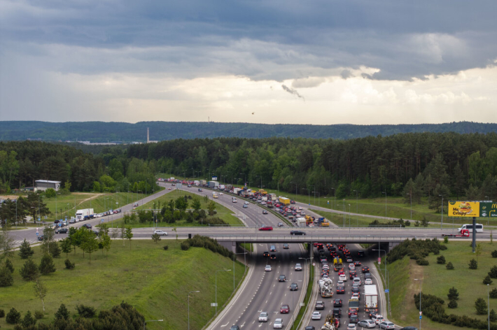 „Via Lietuva“ pradeda saugaus eismo kampaniją, kviečia rinktis saugų vairavimą, o ne greitį