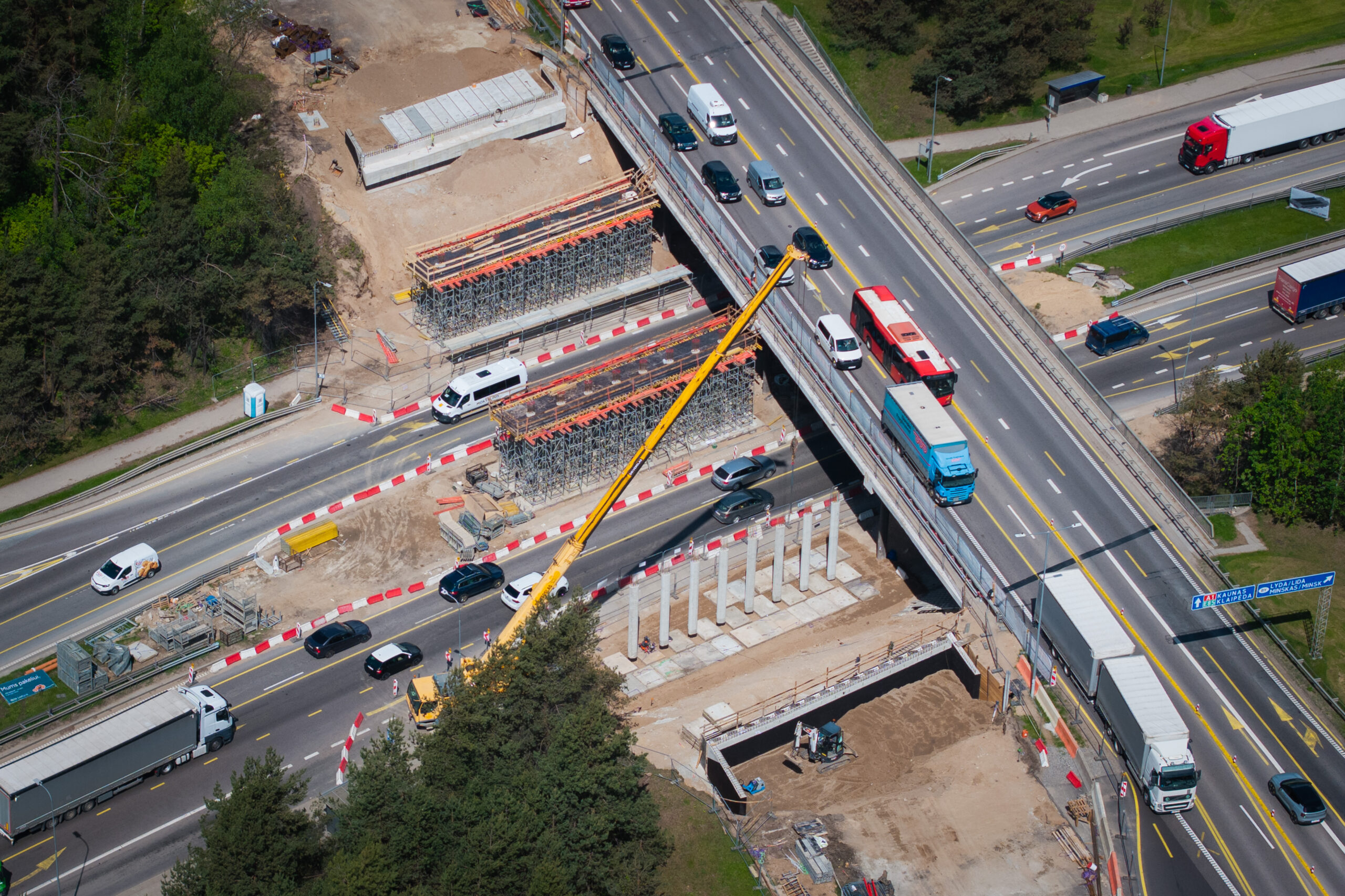 Dėl Gariūnų viaduko statybų ketvirtadienį bus ribojamas eismas Vilniaus kryptimi
